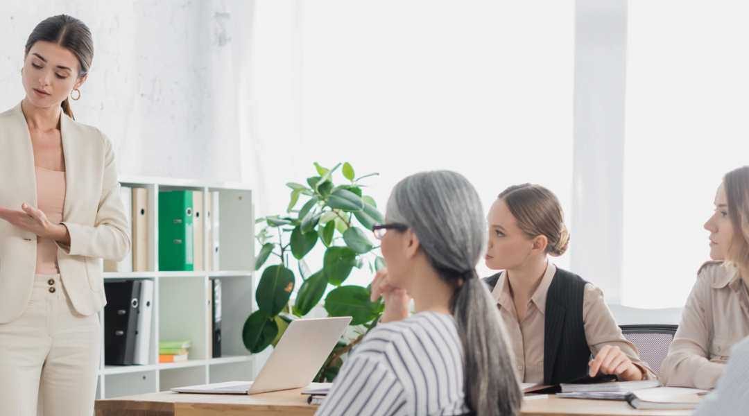 Top 5 Reasons to Rent Meeting Rooms by the Hour in Phoenix